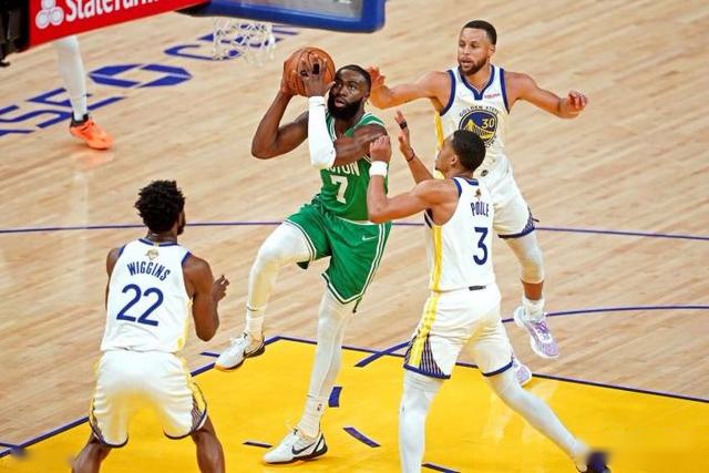 杰伦-莱利加盟江苏肯帝亚 在希腊联赛场均24分