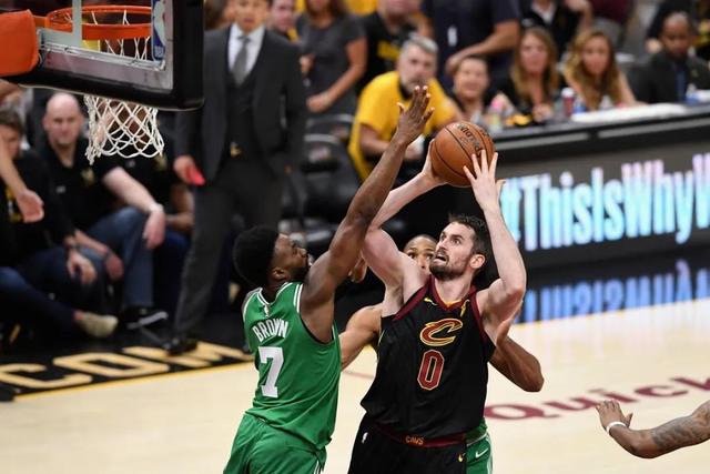 西甲-维尼修斯戴帽贝林厄姆破门 皇马4-0胜