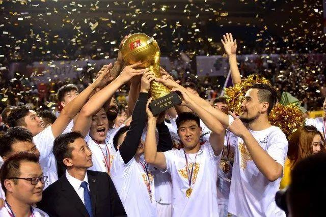 韩德君20分辽宁胜青岛 张宁31分山西负吉林